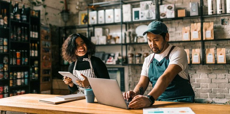 Customer Experience 1 staff-dealing-with-digital-customers